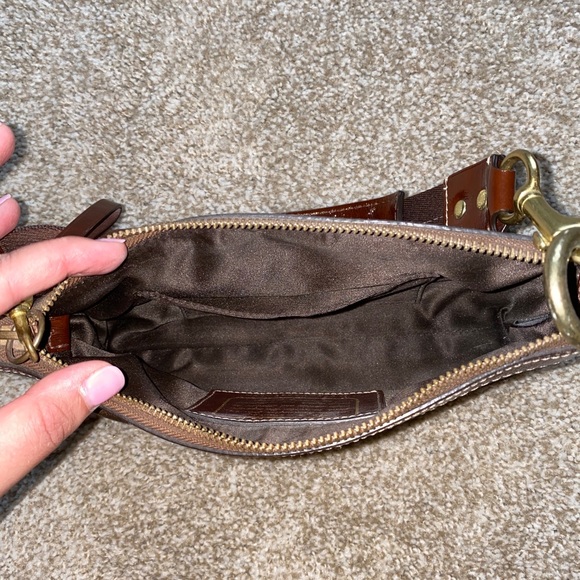 Small Coach handbag - Picture 3 of 4